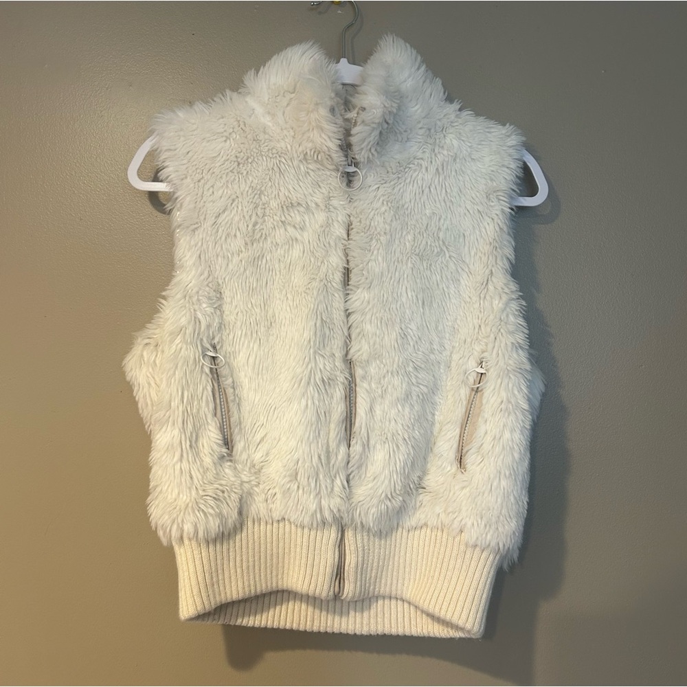 y2k shaggy faux fur cream zip up 2000s vest spring snow bunny nordic